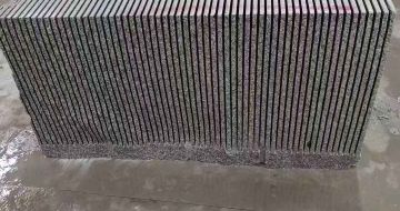 吐鲁番芝麻白毛板荒料切割