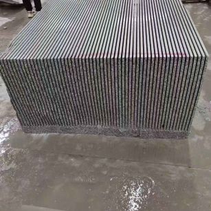 吐鲁番芝麻白毛板荒料切割